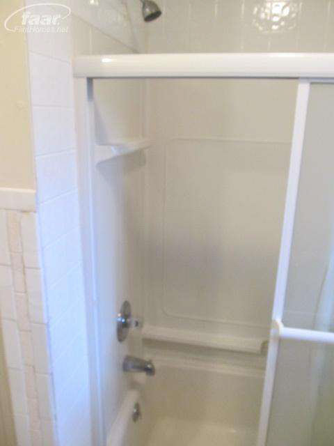 6424 North Bray Road Flint, MI 48505 - Photo 11 of 30 20165941-10.JPG