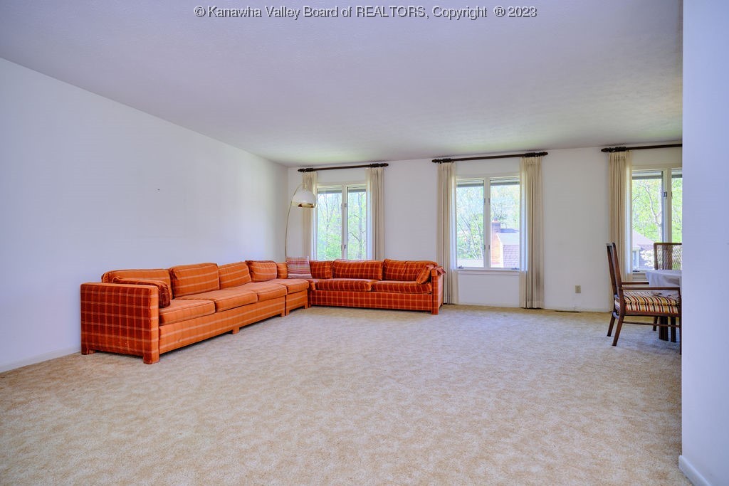 1801 Shadybrook Road Charleston, WV 25314 - Photo 4 of 37 Gallery Image 4
