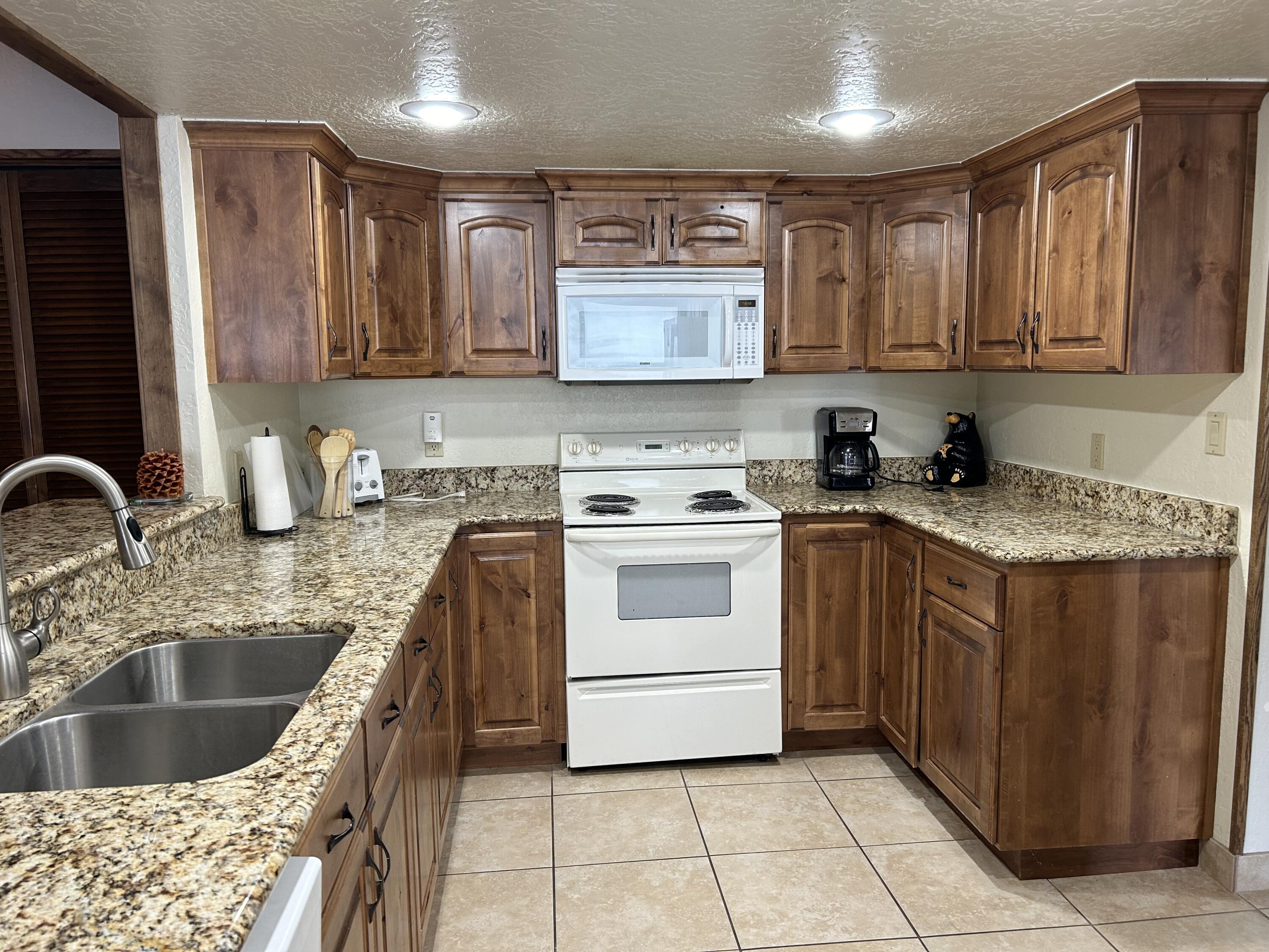 150 Ridgeview Street, Unit 241 Brian Head, UT 84719 - Photo 7 of 30 Kitchen