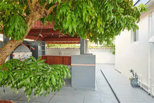 a view of a backyard with sitting area