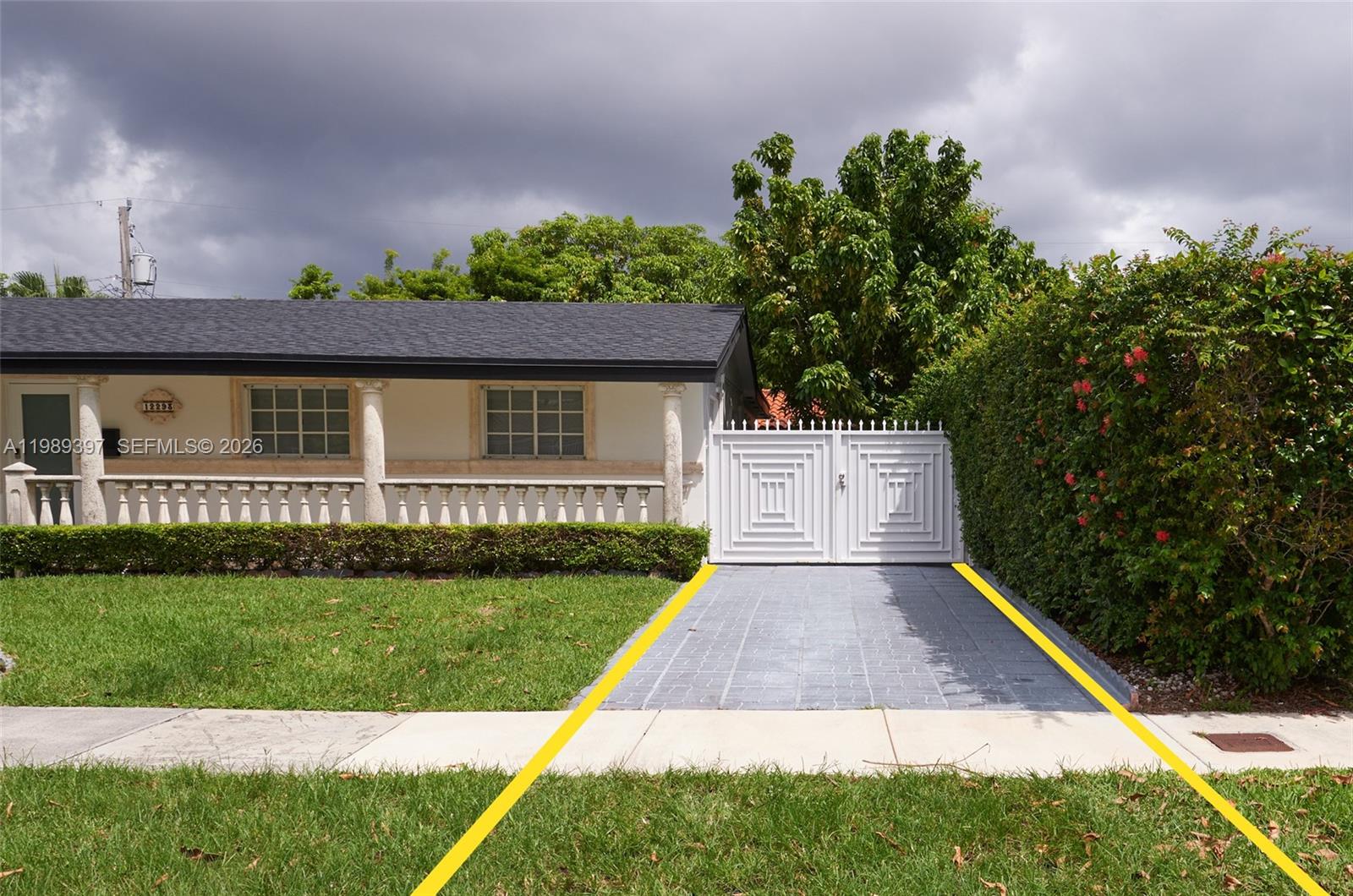 12293 Southwest 28th Terrace Miami, FL 33175 - Photo 4 of 25 a view of backyard with green space