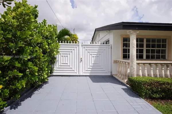 a view of a house with a small yard and plants