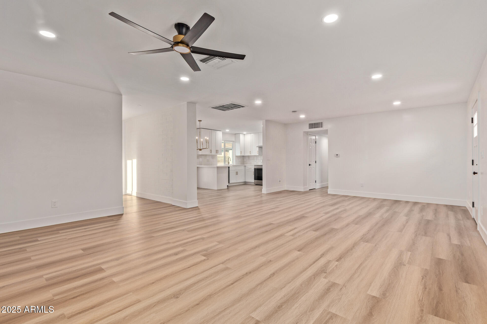 1514 East Turquoise Avenue Phoenix, AZ 85020 - Photo 9 of 37 09 - Turquoise