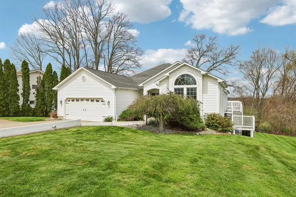 $355,000 | 8 Leslie Drive, Edinburg, PA 16116