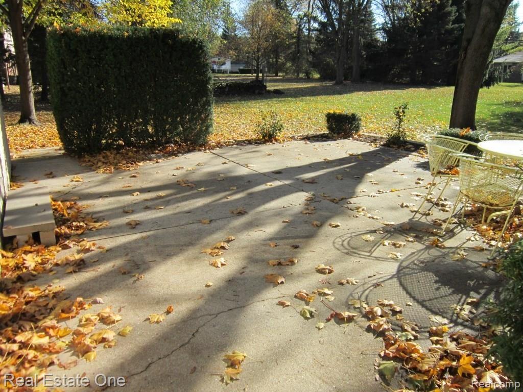 3775 Terrybrook Road West Bloomfield, MI 48322 - Photo 35 of 37 cement patio.JPG