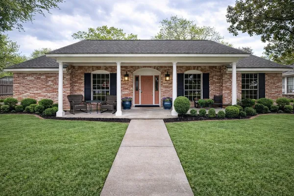 $2,850 | 18210 Barbuda Lane, Nassau Bay, TX 77058