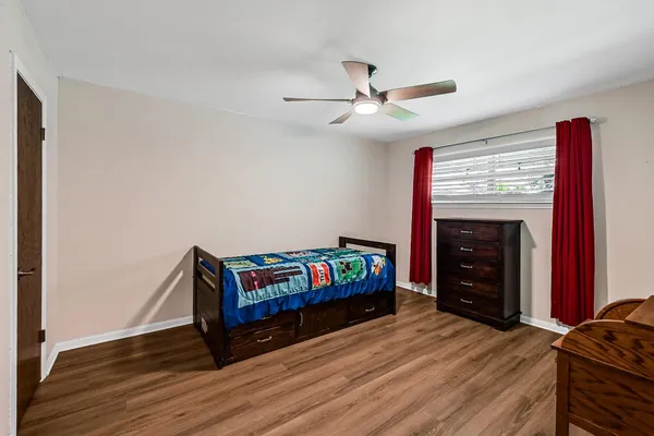 $2,850 | 18210 Barbuda Lane, Nassau Bay, TX 77058