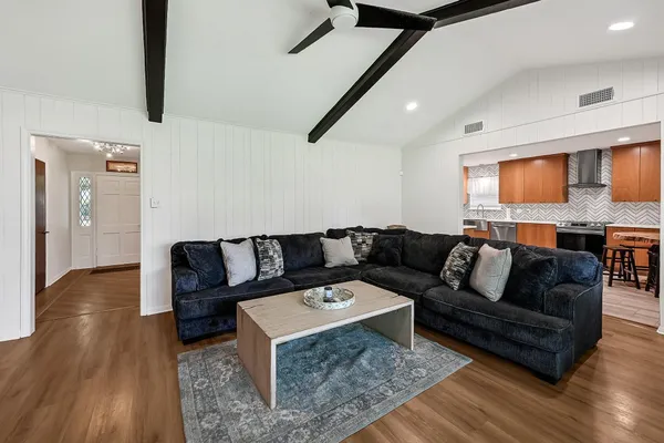 $2,850 | 18210 Barbuda Lane, Nassau Bay, TX 77058