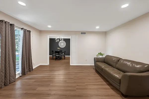 $2,850 | 18210 Barbuda Lane, Nassau Bay, TX 77058