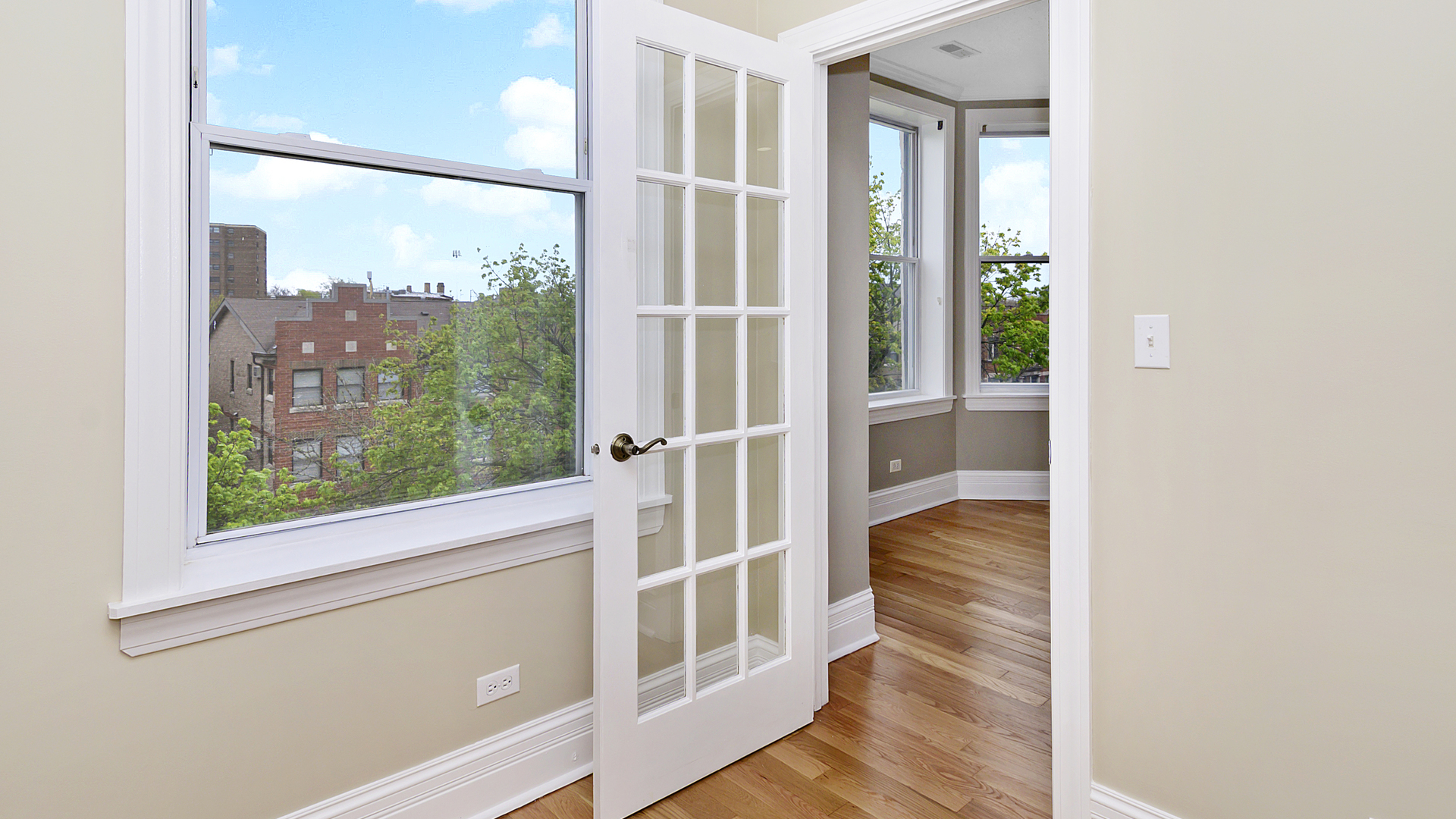 4918 South St Lawrence Avenue, Unit 3 Chicago, IL 60615 - Photo 14 of 16 a view of front door
