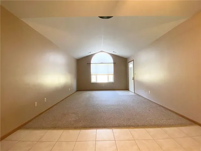 a view of empty room with window