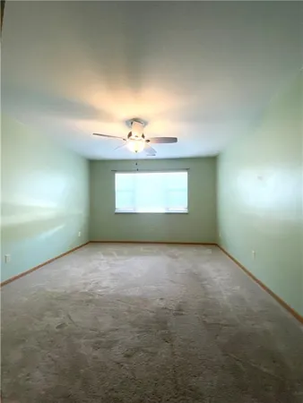 a view of empty room with window