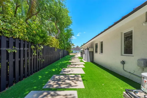 $2,895,000 | 9201 Southwest 102nd Street, Miami, FL 33176