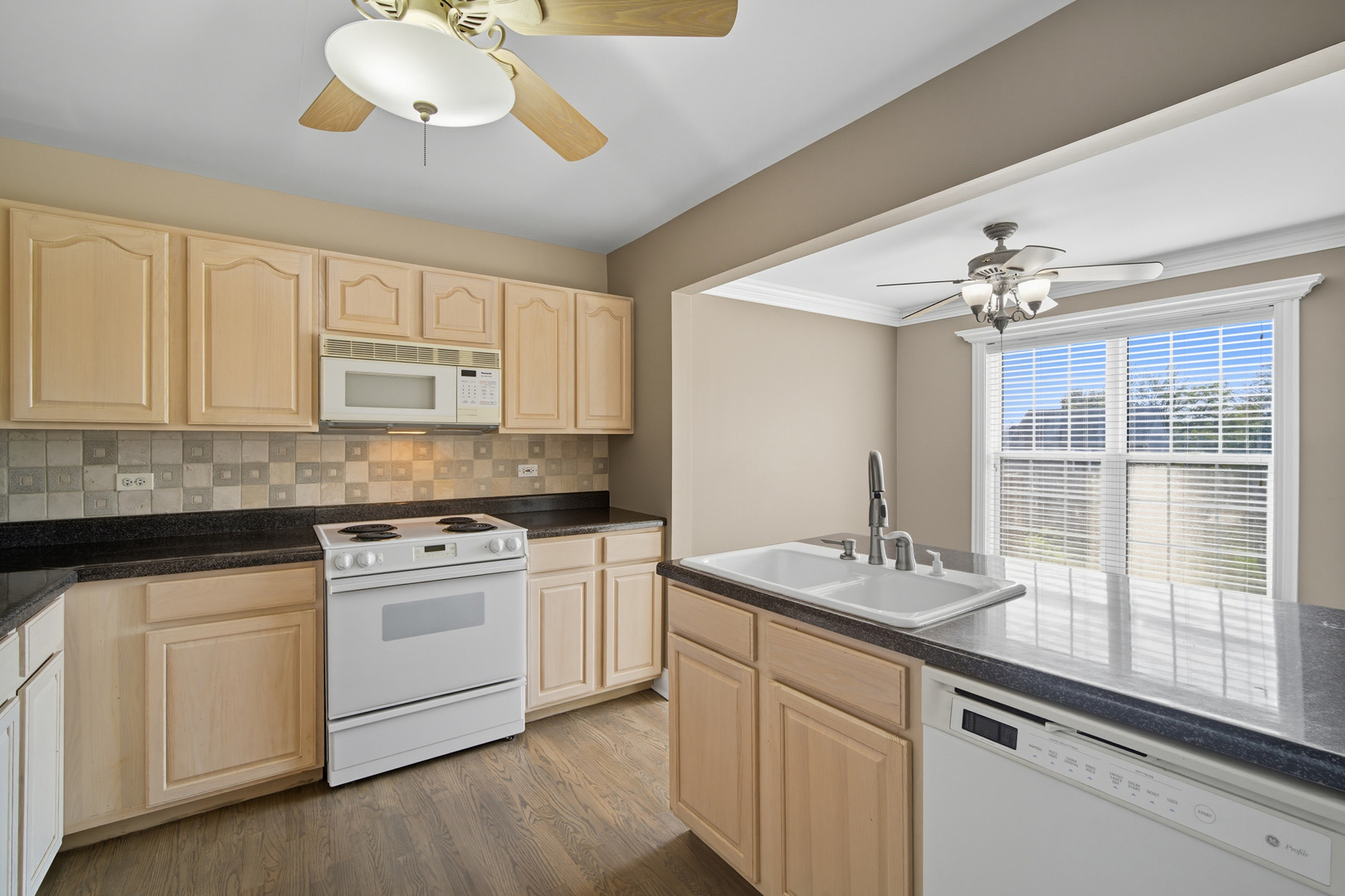1051 Horizon Ridge Lake In The Hills, IL 60156 - Photo 9 of 28 Gallery Image 9