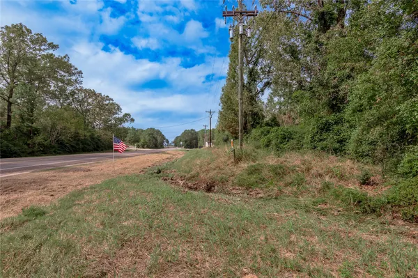 $525,000 | 135 Old Trinity Road South, Onalaska, TX 77360