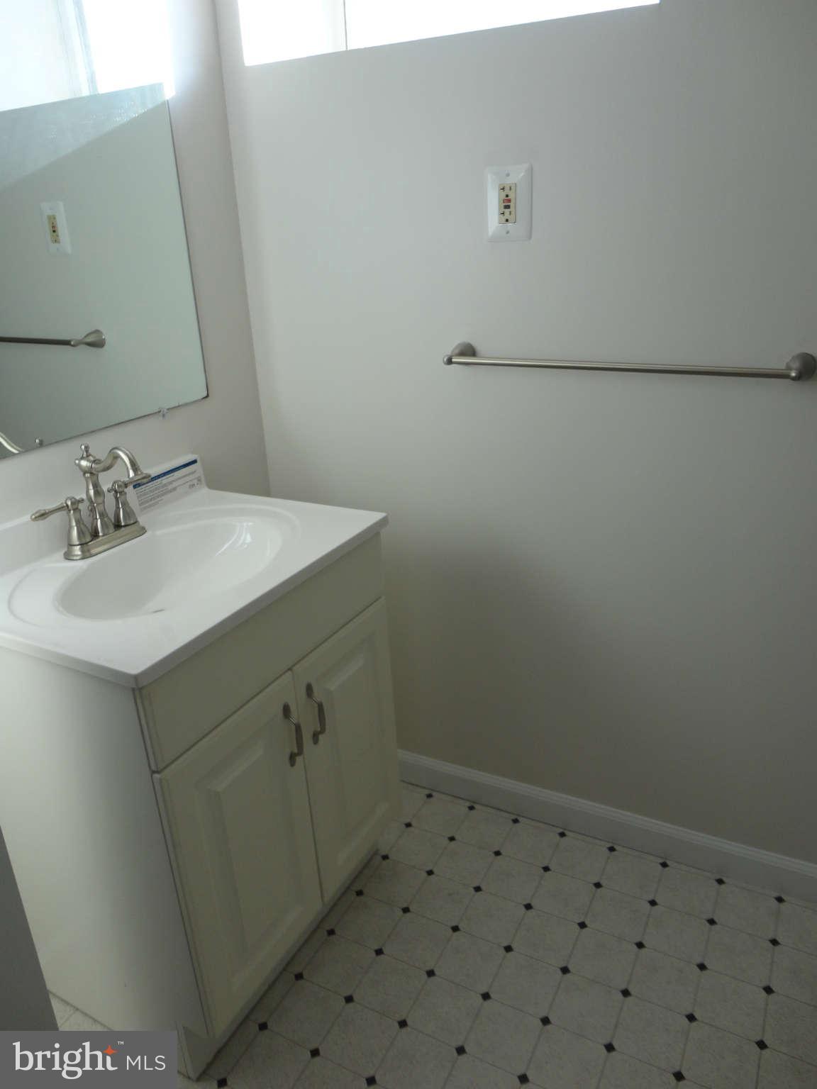 8317 Dogwood Road Baltimore, MD 21244 - Photo 11 of 13 Bath