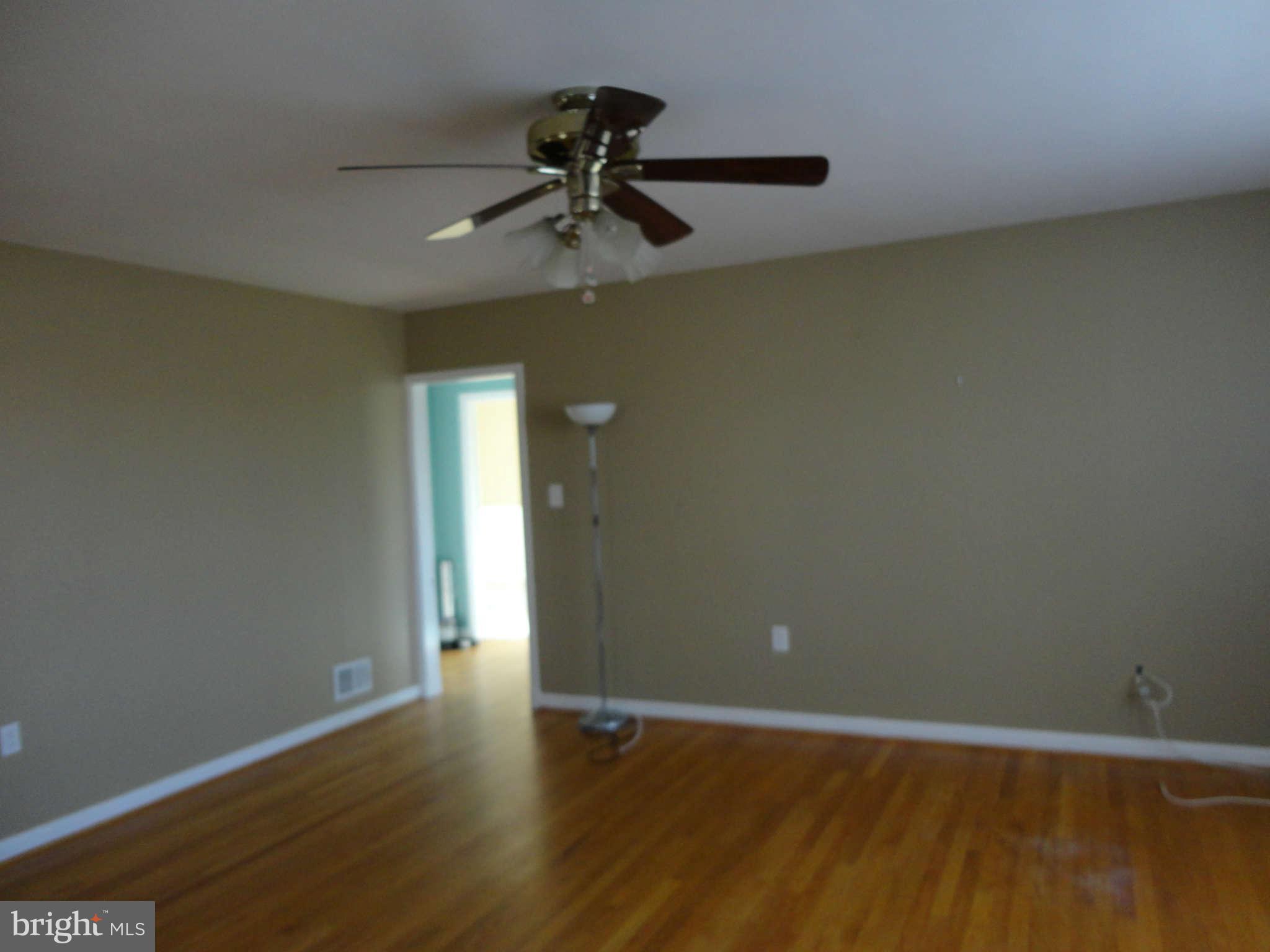 8317 Dogwood Road Baltimore, MD 21244 - Photo 3 of 13 Living Room