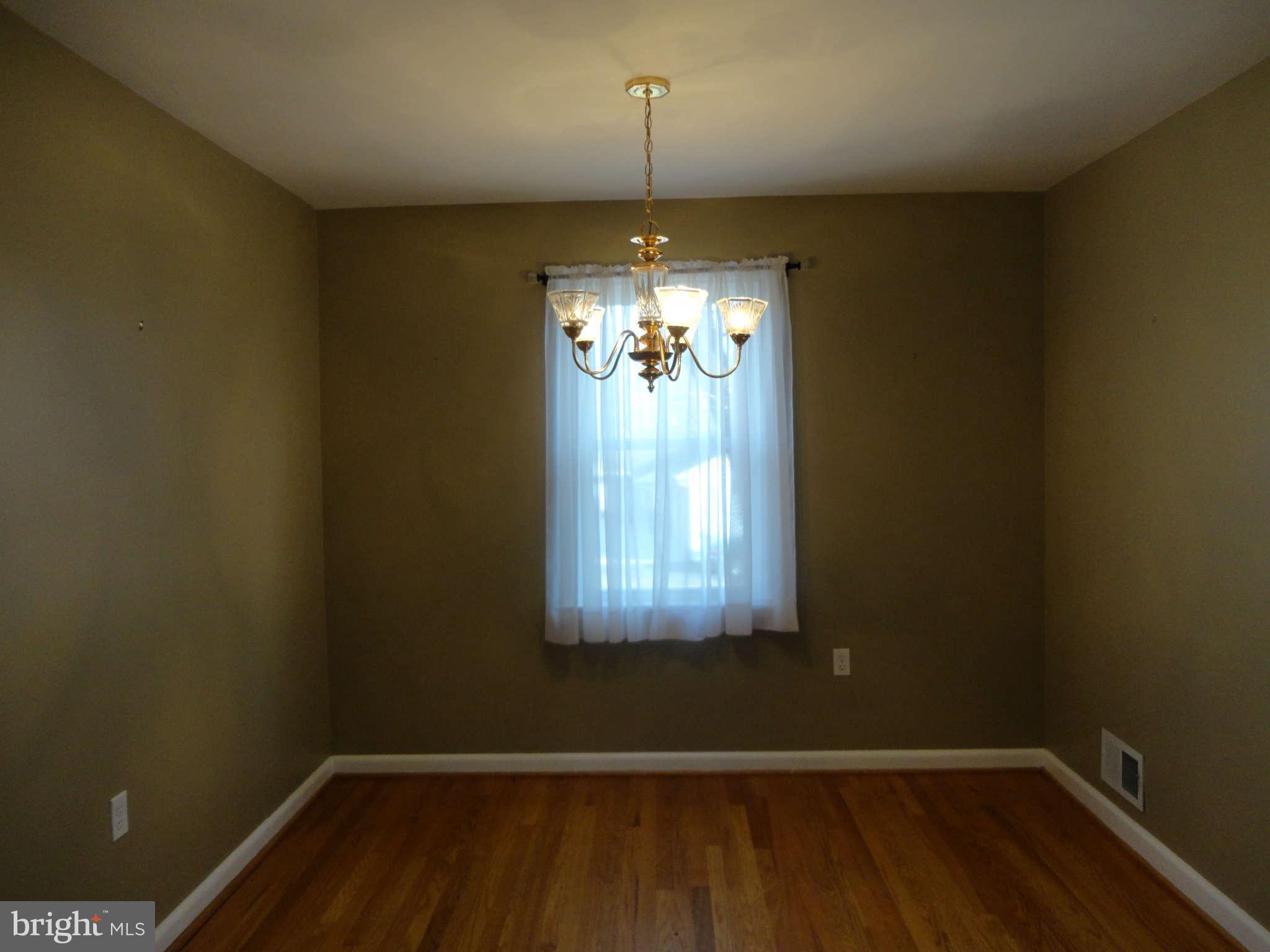 8317 Dogwood Road Baltimore, MD 21244 - Photo 4 of 13 Dining Room