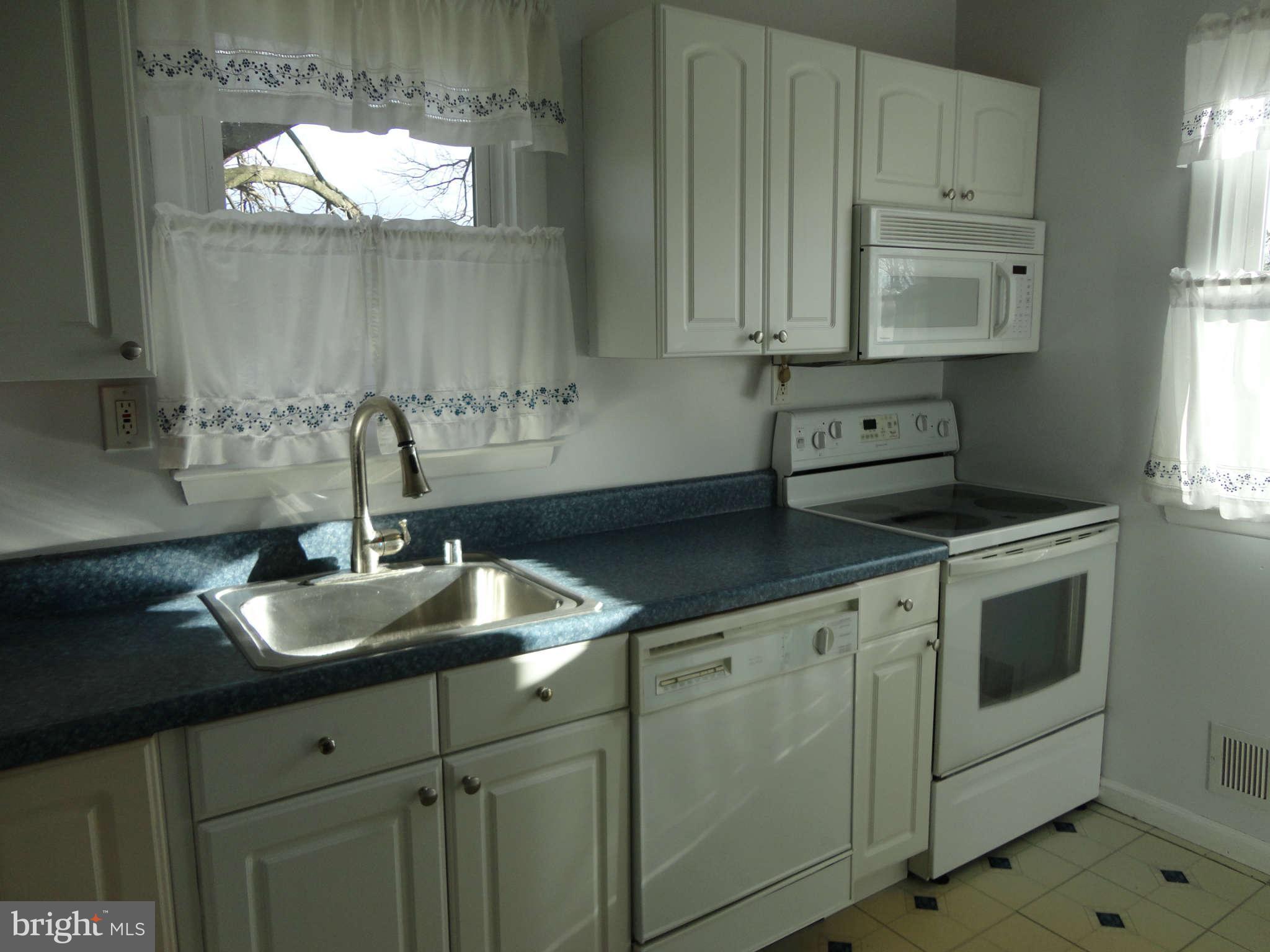 8317 Dogwood Road Baltimore, MD 21244 - Photo 5 of 13 Kitchen
