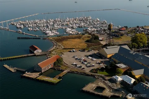a view of a lake with houses with outdoor space