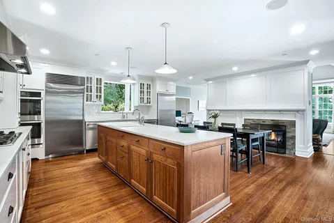 $3,389,000 | 40 Algonquin Drive, Chappaqua, NY 10514