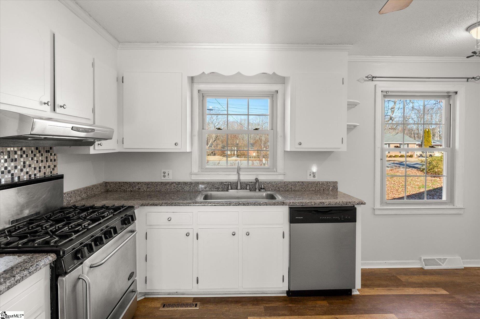 225 Eastbourne Road Greenville, SC 29611 - Photo 11 of 35 Gallery Image 11