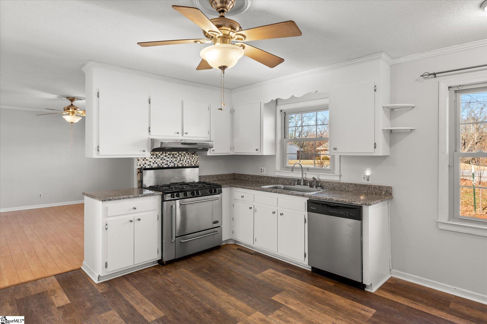 225 Eastbourne Road Greenville, SC 29611 - Photo 10 of 35 Gallery Image 10