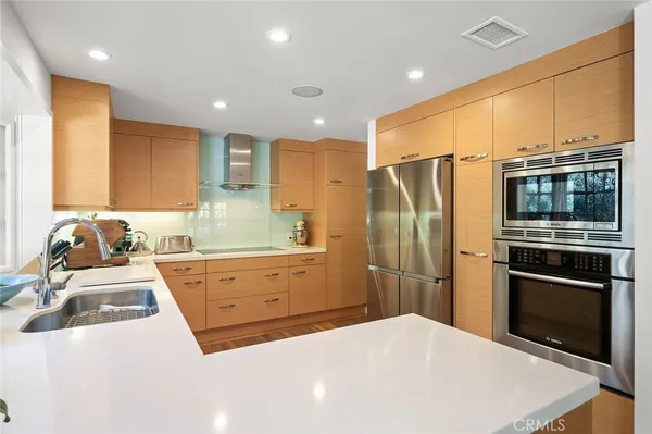 $3,098,000 | 17 Rippling Streme, Irvine, CA 92603