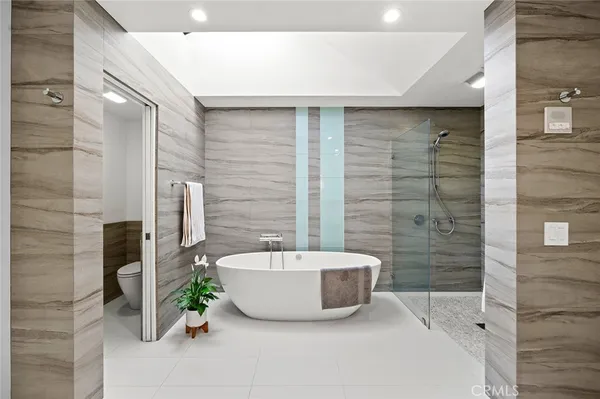 $3,098,000 | 17 Rippling Streme, Irvine, CA 92603
