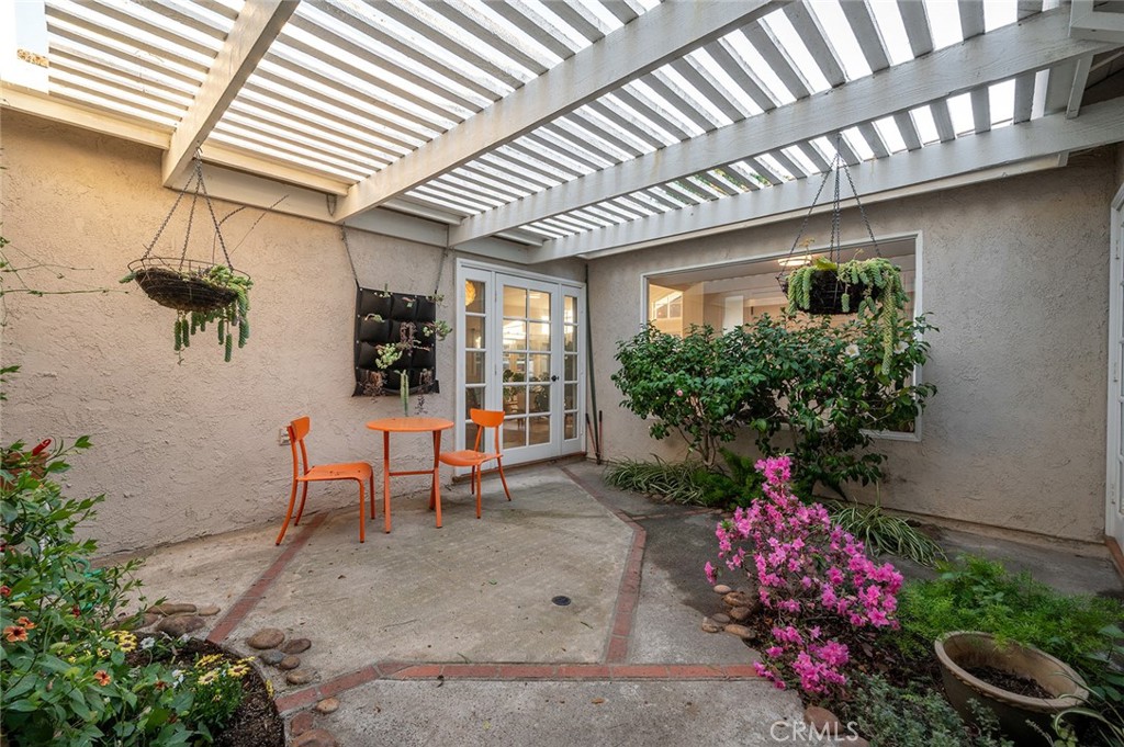 17 Rippling Streme Irvine, CA 92603 - Photo 28 of 54 Atrium