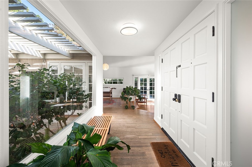 17 Rippling Streme Irvine, CA 92603 - Photo 6 of 54 Foyer