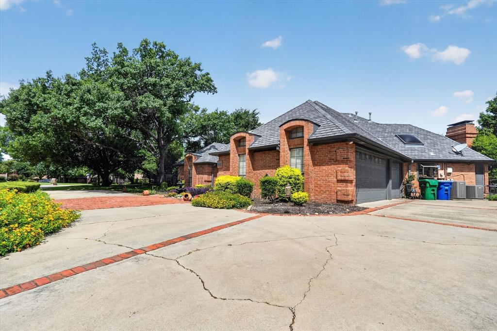 2335 Highlands Creek Road Carrollton, TX 75007 - Photo 3 of 36