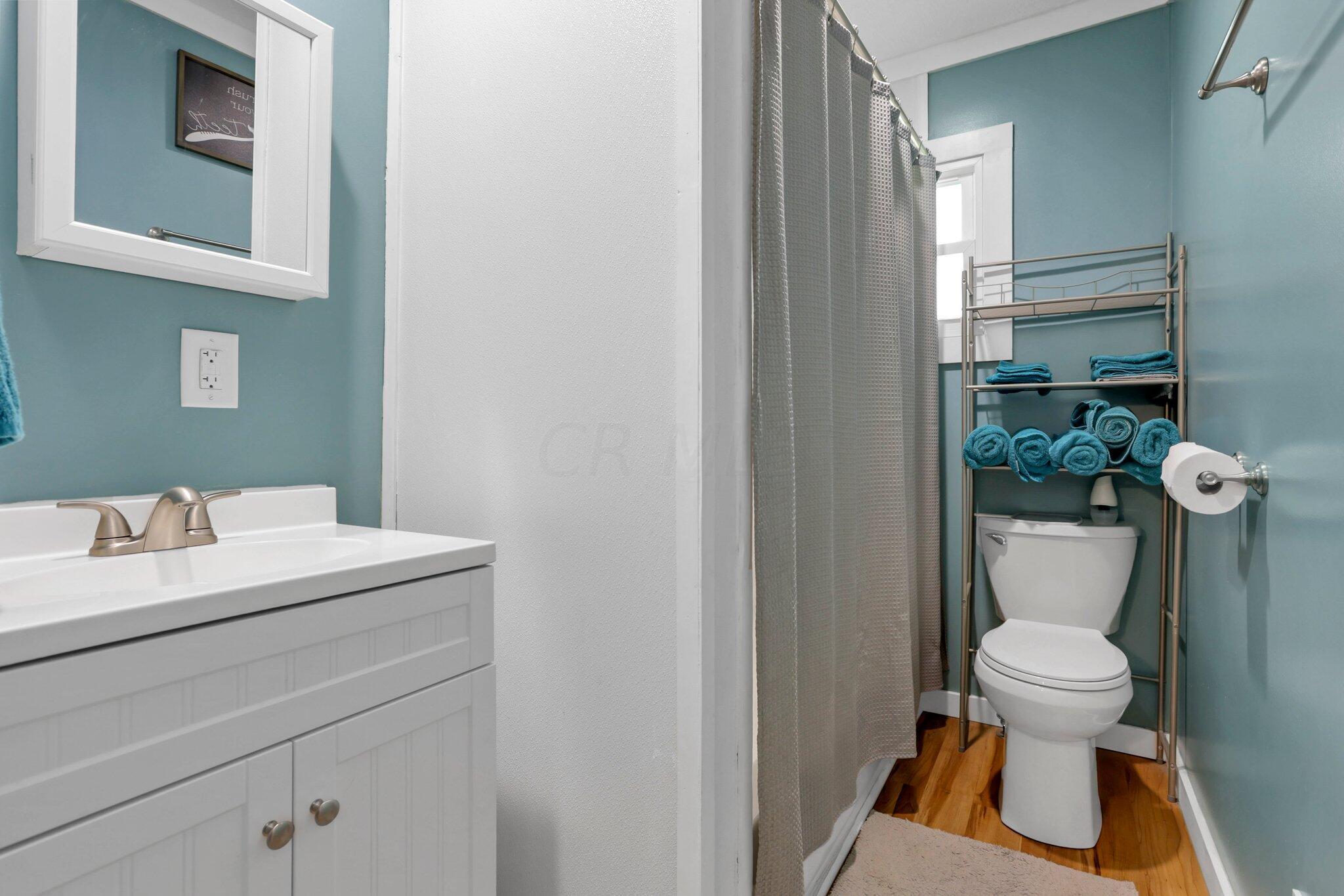 36210 Scout Road Logan, OH 43138 - Photo 17 of 33 Hallway Full Bathroom