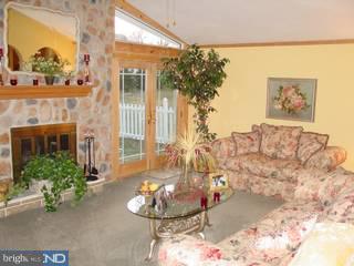 508 Foster Drive Springfield, PA 19064 - Photo 3 of 6