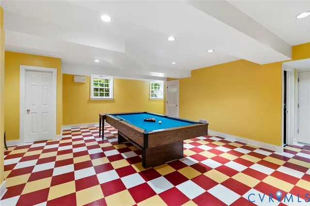 a room with a rug and a window