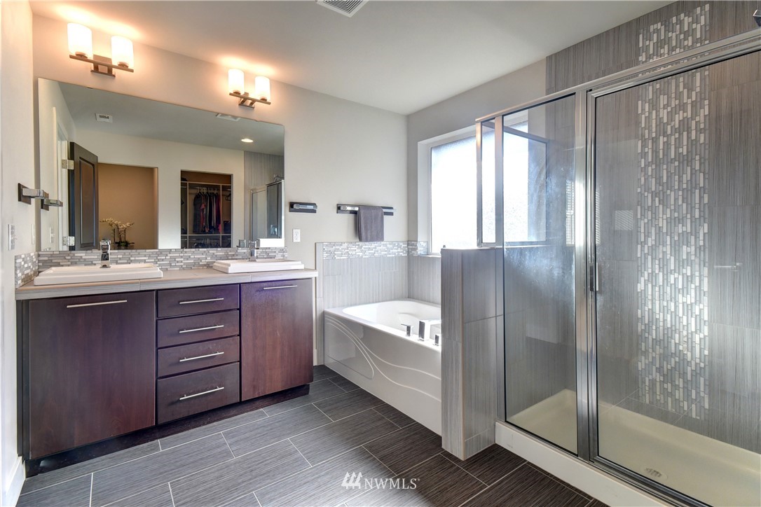 3422 181st Place Southeast Bothell, WA 98012 - Photo 10 of 22 a bathroom with a double vanity sink and a bathtub