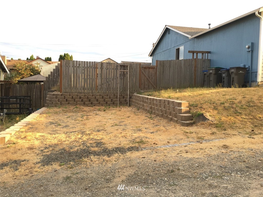2512 Perry Avenue Bremerton, WA 98310 - Photo 3 of 16 Gallery Image 3