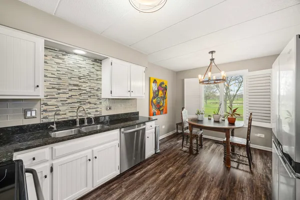 $349,900 | 90 Golfview Lane, Unit A, Frankfort, IL 60423