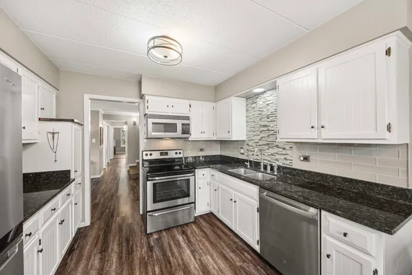 $349,900 | 90 Golfview Lane, Unit A, Frankfort, IL 60423