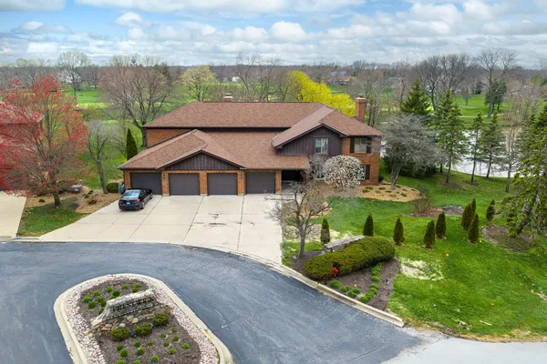 $349,900 | 90 Golfview Lane, Unit A, Frankfort, IL 60423