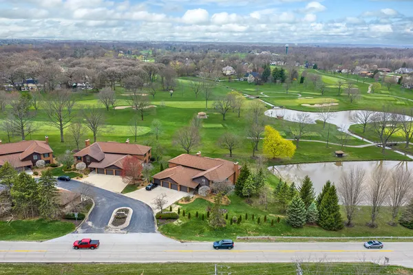 $349,900 | 90 Golfview Lane, Unit A, Frankfort, IL 60423