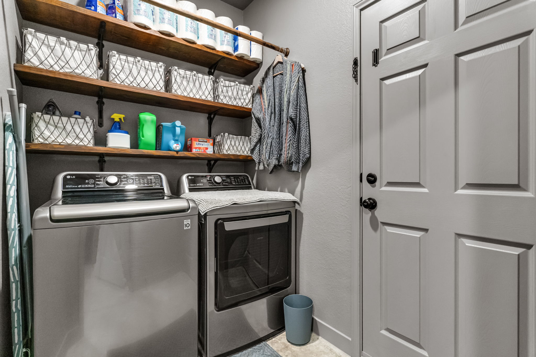 401 Kates Way Hutto, TX 78634 - Photo 30 of 37 Laundry room