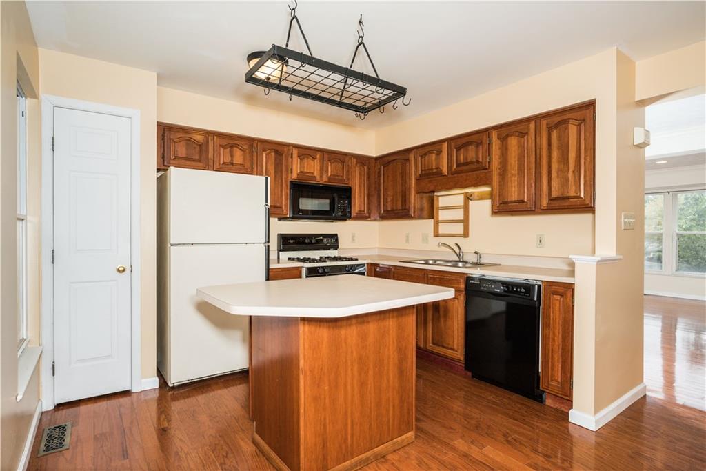 31 Hemingway Street Pittsburgh, PA 15213 - Photo 10 of 22 Gallery Image 10
