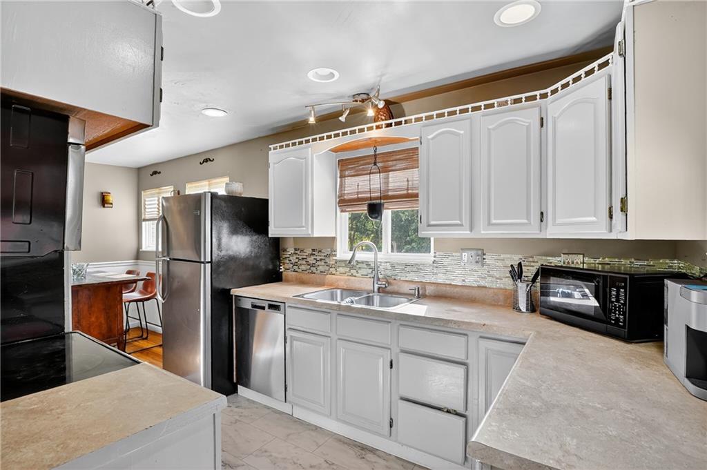 6094 Library Road Bethel Park, PA 15102 - Photo 9 of 21 Gallery Image 9