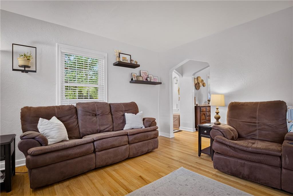 302 Lindsay Road Carnegie, PA 15106 - Photo 17 of 34 Gallery Image 17