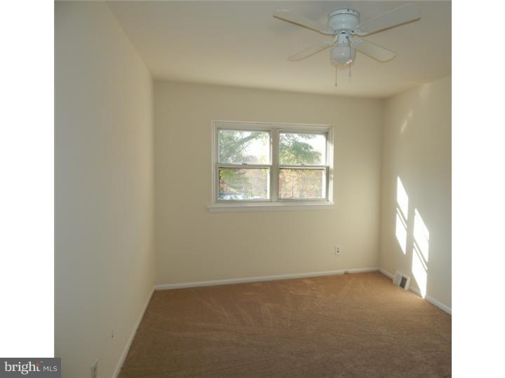 11919 Covert Road Philadelphia, PA 19154 - Photo 11 of 25 Gallery Image 11
