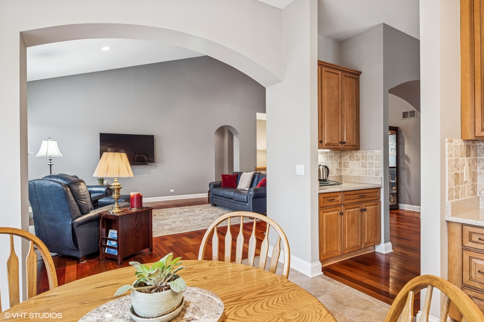 1111 Ashley Lane Inverness, IL 60010 - Photo 10 of 30 Gallery Image 10
