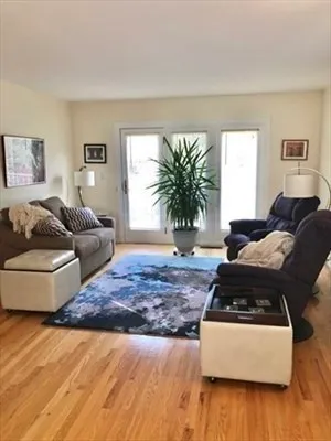 $3,300 | 104 Coolidge Hill Road, Unit 1, Watertown, MA 02472