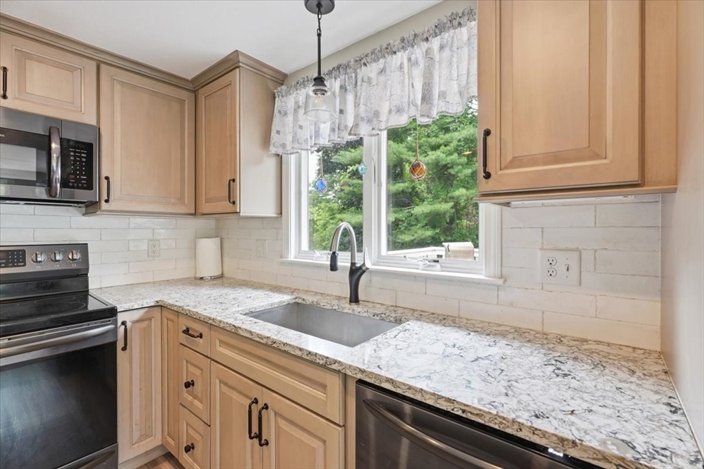 173 Bourne Road Plymouth, MA 02360 - Photo 12 of 34