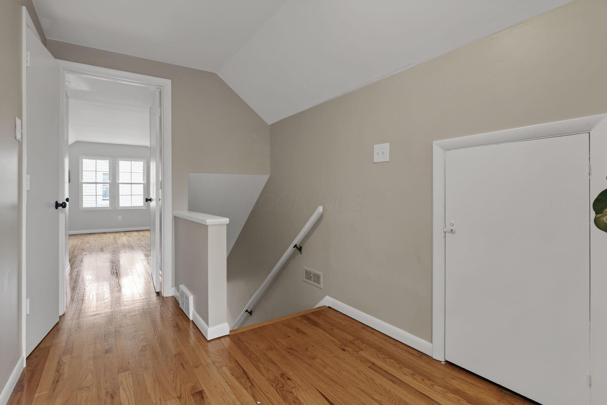 3717 Eisenhower Road Columbus, OH 43224 - Photo 20 of 26 20-web-or-mls-0N4A3215